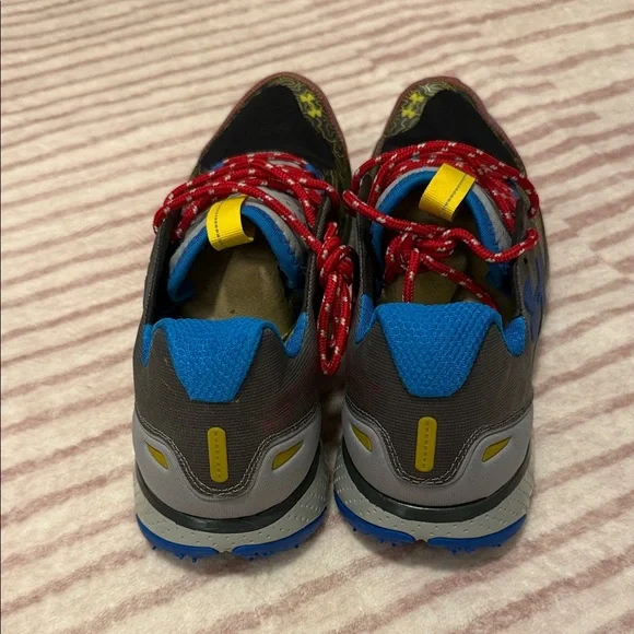 NWOT Under Armour Men's Black and Blue Trail Shoes SZ 11 - Picture 3 of 5